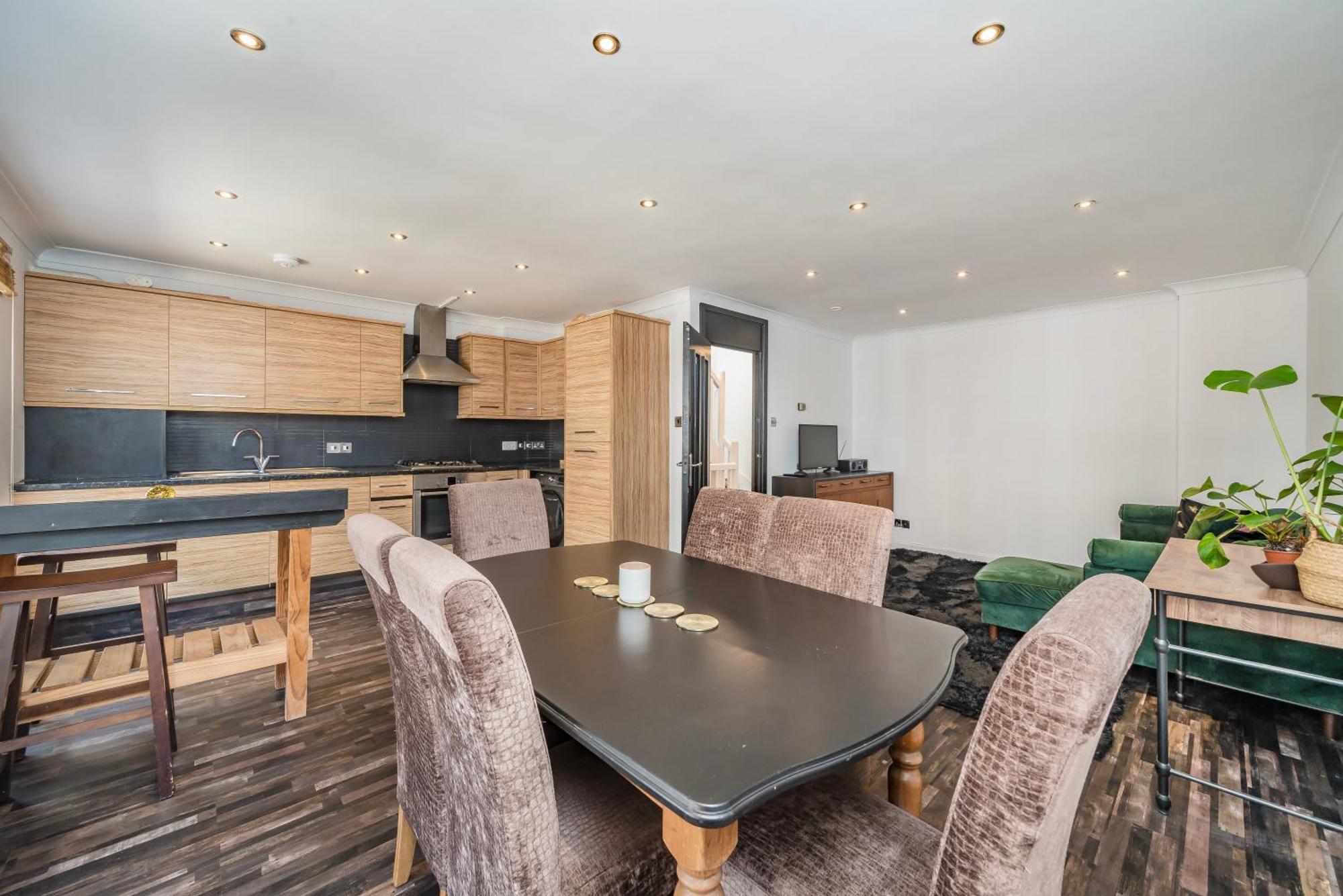 Casa de Férias Elgin Mews North Beside Maida Vale Tube And Parking Long Term Bookings Londres